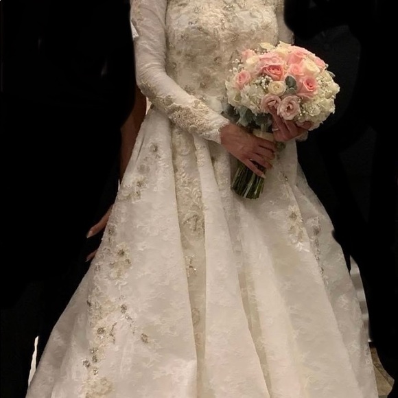 Wedding dress - Picture 9 of 9